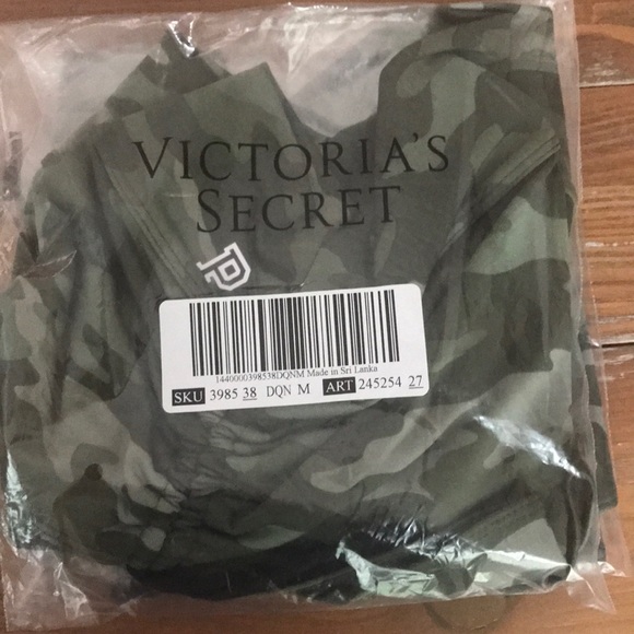 NEW VS PINK Gym to Swim shorties - Picture 4 of 5